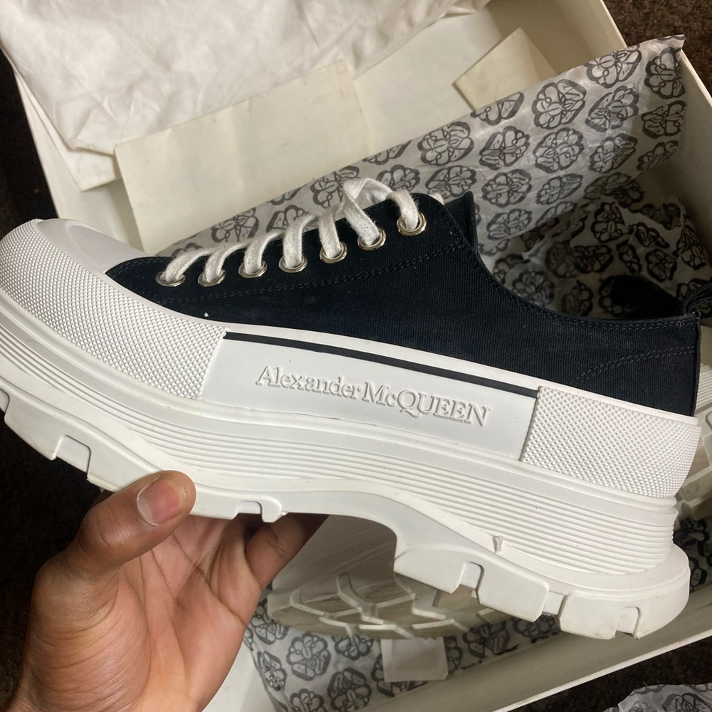 Alexander McQueens black tread slick lows